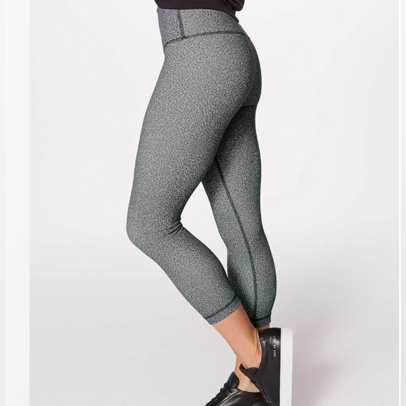 lululemon athletica Pants - 🤩Lululemon Wunder Under Crop (Hi-Rise) (Full-On Luxtreme 21")
Fractal Alpine